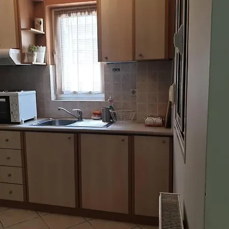 κεντρικό στούντιο 250m σχεδόν από την παράλια. Lägenhet